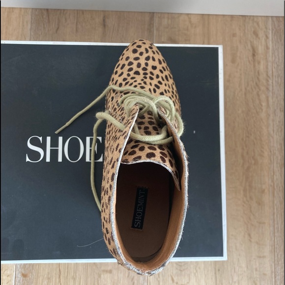 Shoemint Wedge Ankle Booties in Leopard Print - Picture 3 of 6